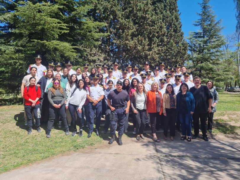 imagen 1 Se realizó un Conversatorio en Ciencias Agrarias: La relación laboral entre el Bromatólogo y el Policía