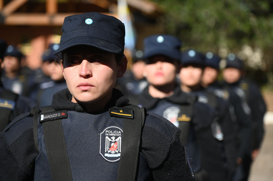imagen 5  Cornejo y Rus pusieron en funciones a 180 policías que se suman a la fuerza de seguridad  