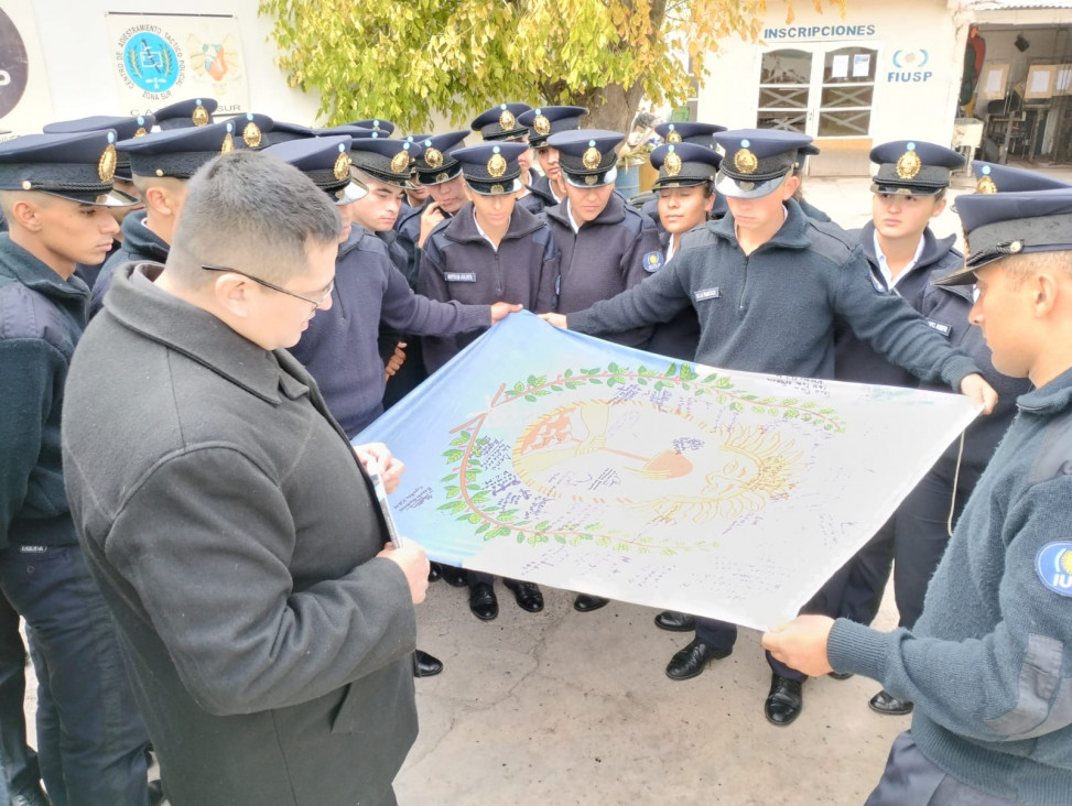 imagen El Curso de FPB N° 196 recibió una charla en la materia TICs aplicadas a la seguridad 