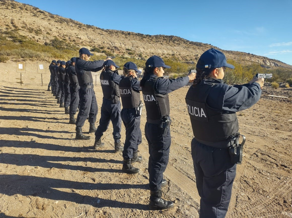 imagen Cadetes de la FPB para Auxiliar N° 200 obtuvieron conocimientos y destrezas con la manipulación y utilización de armas cortas y largas 