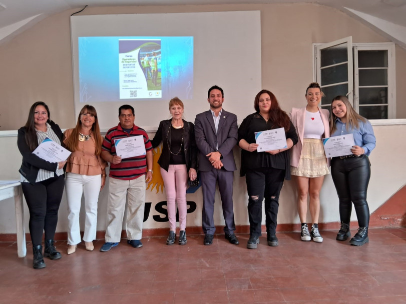 imagen Con un acto significativo acto se hizo entrega de certificados del 16° Curso básico de Vigilador Privado