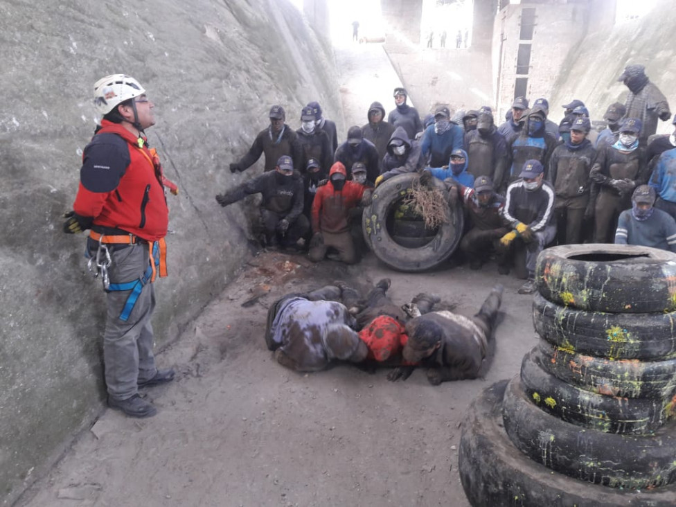 imagen Actividad de Curso de Auxiliares junto a cuerpo de Bomberos de San Rafael