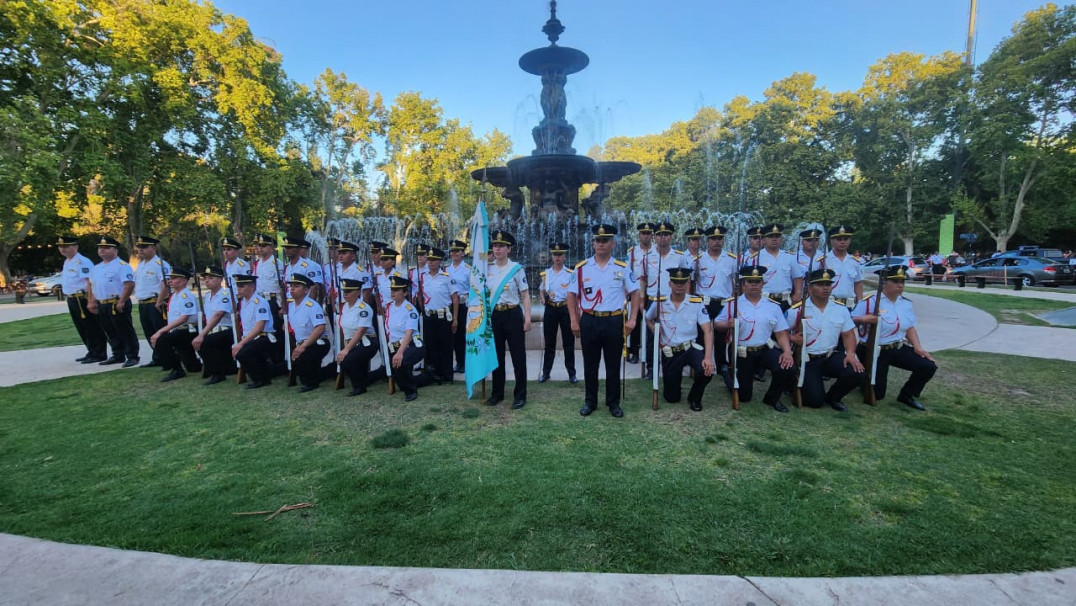 imagen Cadetes desfilaron en el acto central del aniversario 215° de la creación de la Policía de Mendoza