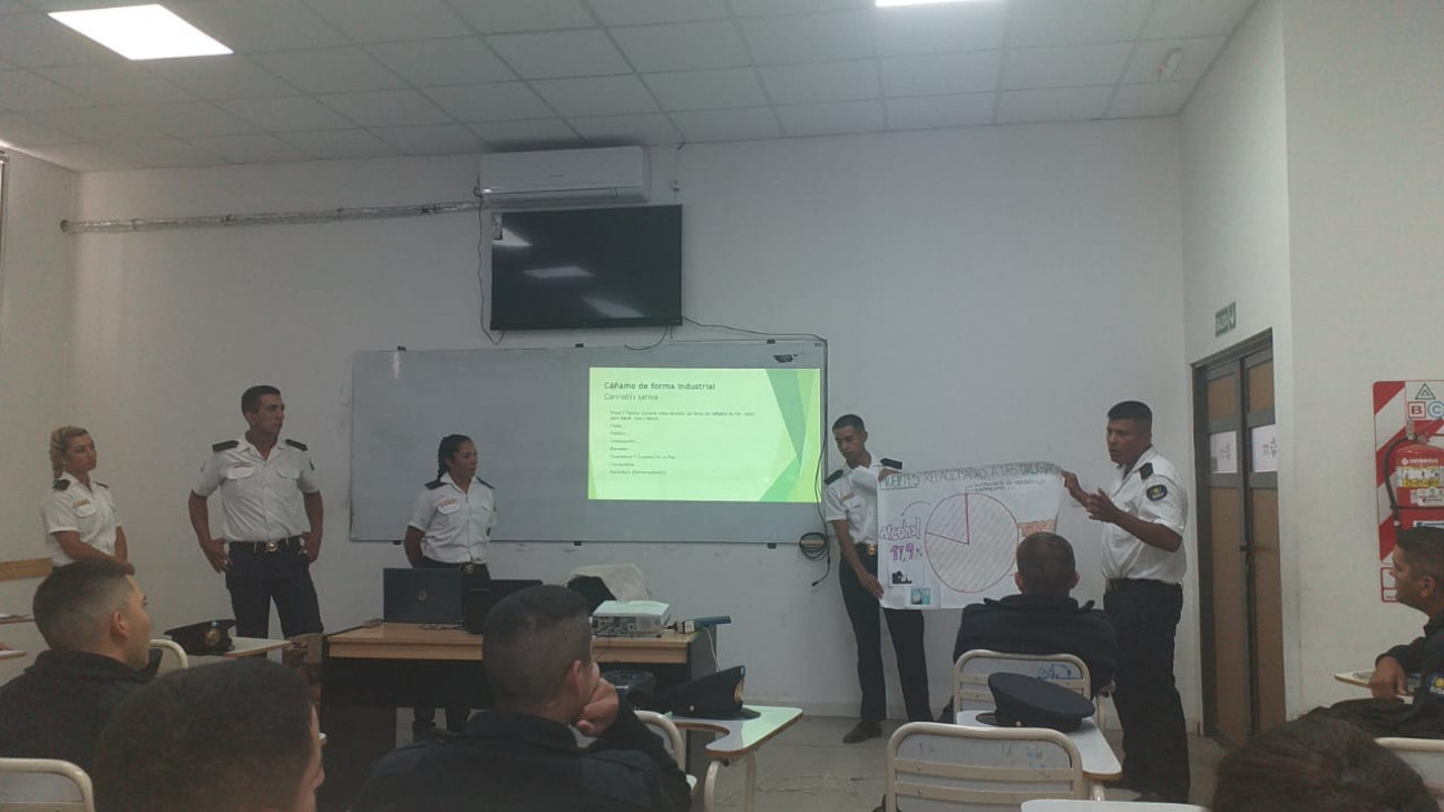 imagen Exposición y debate en la cátedra de Narcocriminalidad de los Cursos de FPB 193 y 194