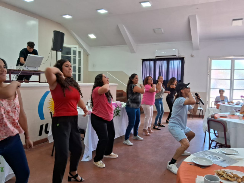 imagen 6 Se conmemoró el día internacional de la mujer en el IUSP agasajando al personal femenino