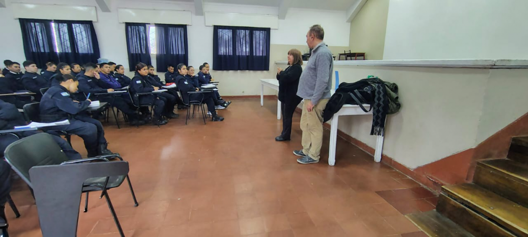 imagen 1 Capacitación en lengua de señas argentina para los cadetes del IUSP