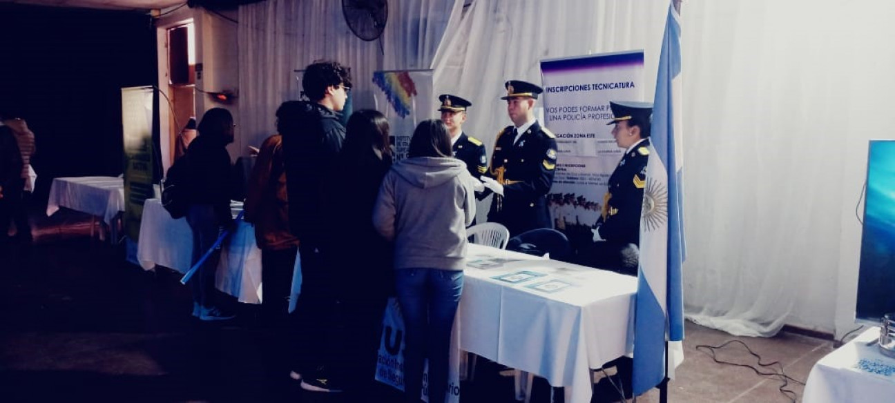 imagen La Delegación Zona Este se hizo presente con nuestra Oferta Educativa en la Villa Cabecera de Santa Rosa