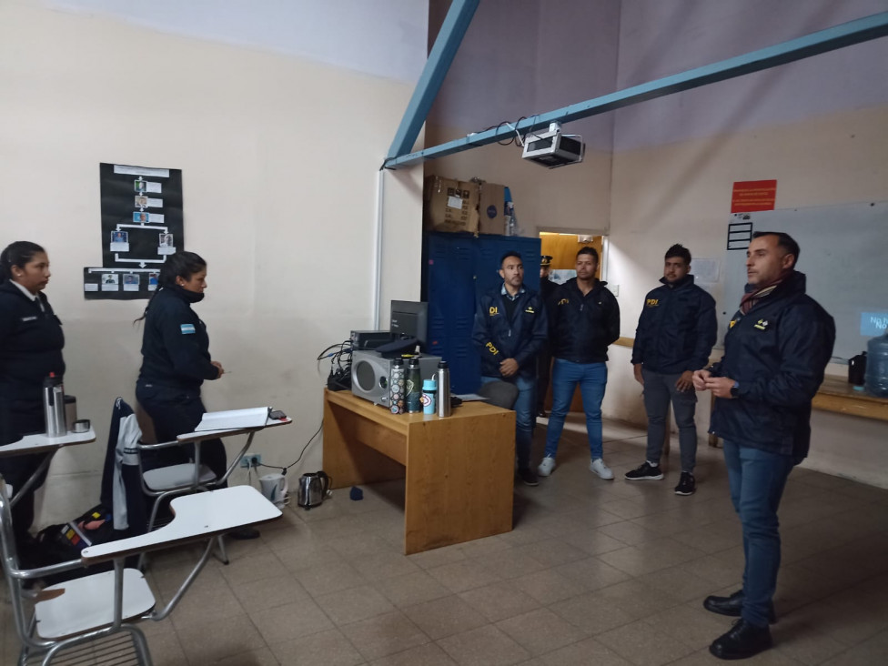 imagen Alumnos de Tecnicatura recibieron capacitación de la División de Sustracción Automotores Valle de Uco