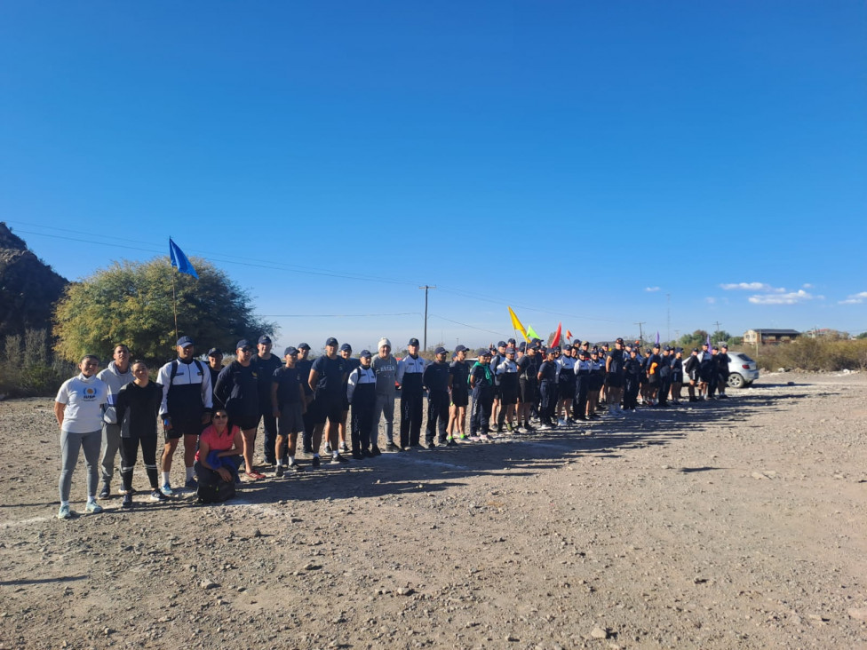 imagen Alumnos de 2do año de Tecnicatura de la Delegación Zona Este realizaron actividad para la materia Mando y liderazgo en el Cerro Arco