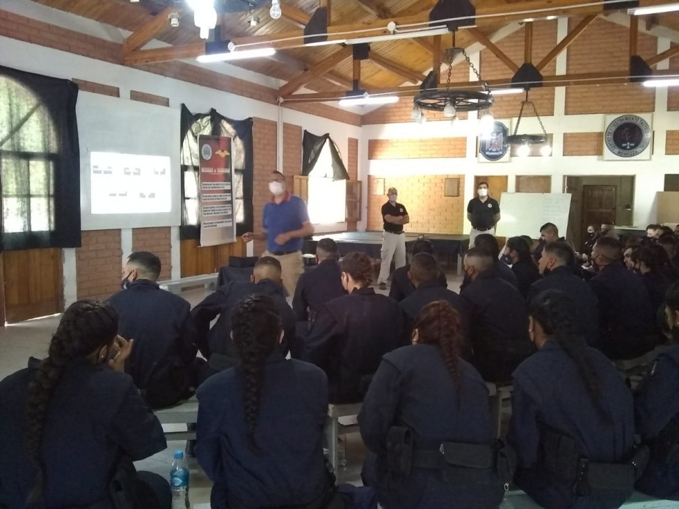 imagen Delegación Zona Este del IUSP en el ciclo de charlas de Inteligencia Criminal