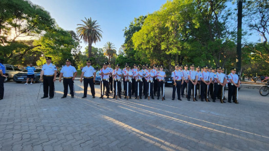 imagen Cadetes desfilaron en el acto central del aniversario 215° de la creación de la Policía de Mendoza