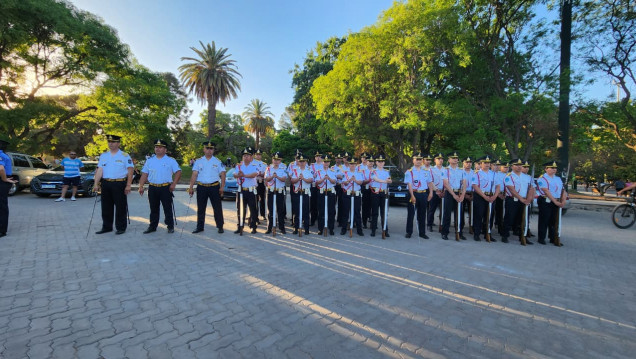 imagen Cadetes desfilaron en el acto central del aniversario 215° de la creación de la Policía de Mendoza