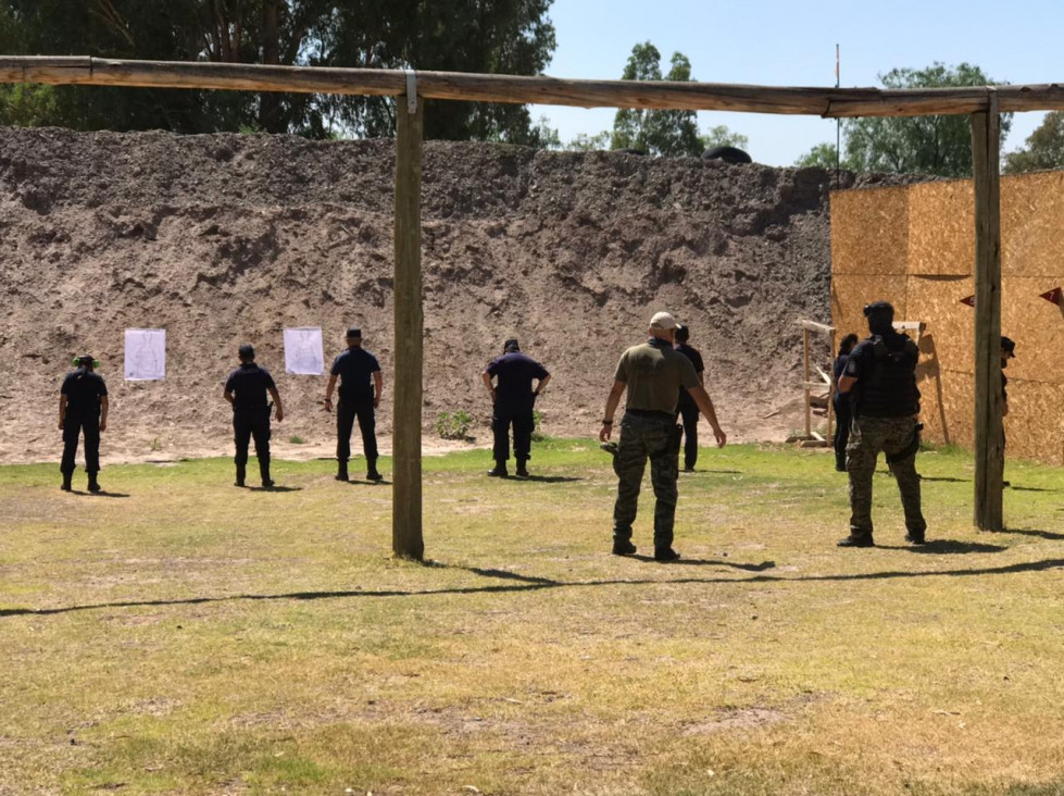 imagen Entrenamiento de tiro para personal del CEO en sede de Catacpol