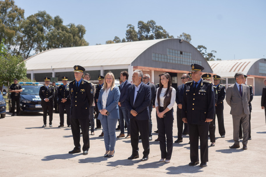 imagen 1 Los Directivos del IUSP se hicieron presentes en la Base Cóndor donde el Gobernador y la Ministra de Seguridad y Justicia presentaron a los nuevos policías que estarán al servicio de la comunidad