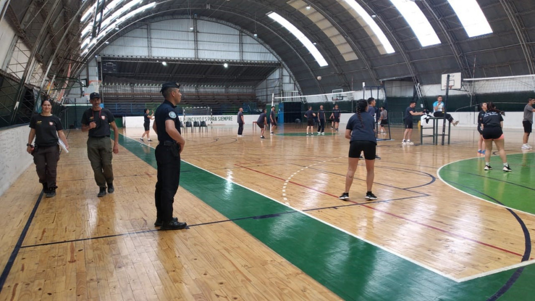 imagen 8 Encuentro de Camaradería de los 2dos años del IUSP de toda la Provincia en el predio deportivo de la UNCuyo