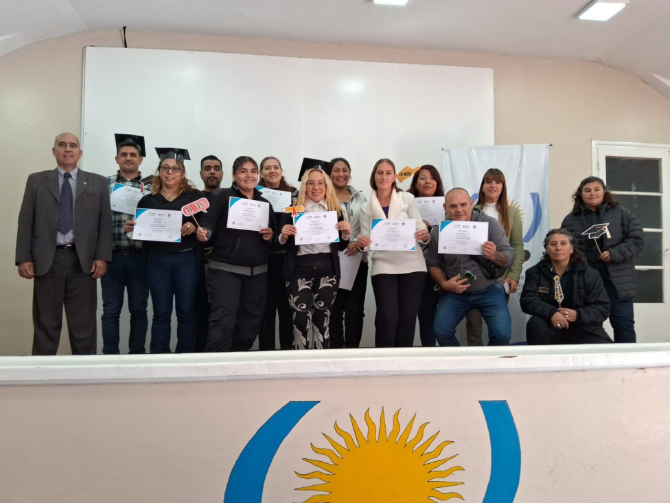 imagen Con la entrega de diplomas la Dirección de Capacitación dio por finalizado el Curso de Especialización Vigilador Bombero