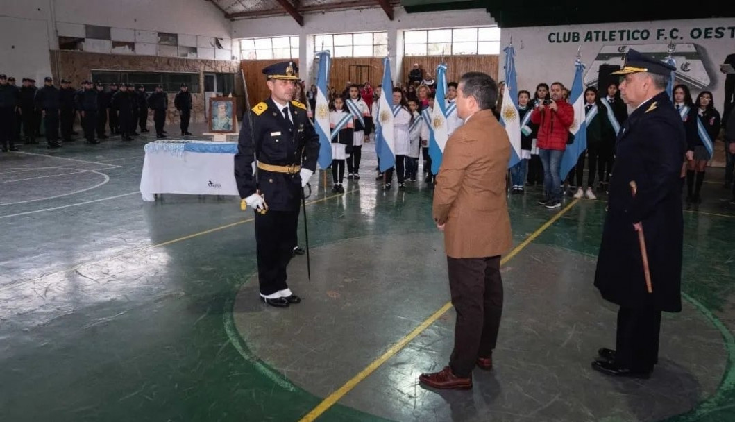 imagen 2 El juramento a la bandera fue declarado por los estudiantes de la Delegación General Alvear en Acto de aniversario de paso a la inmortalidad del Gral. Manuel Belgrano