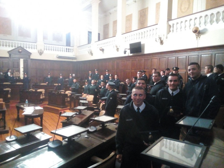 imagen Visita de cadetes del Curso de Auxiliares a la Legislatura Provincial