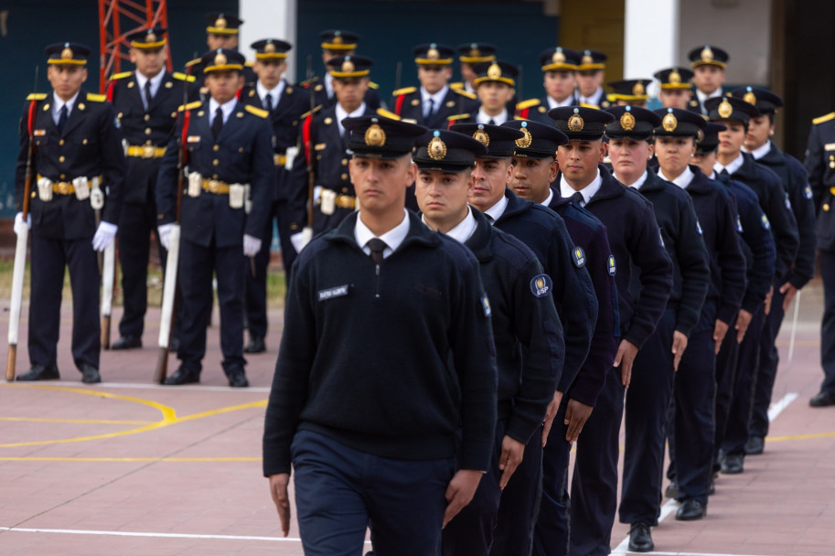 imagen 12 Acto de egreso del curso de Auxiliares Sede Central