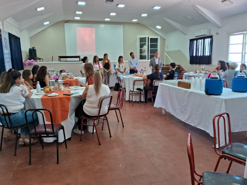 imagen 2 Se conmemoró el día internacional de la mujer en el IUSP agasajando al personal femenino