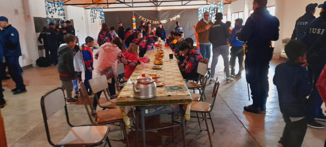 imagen 2 El IUSP Delegación Valle de Uco acompañó en el festejo del día de la Niñez a la Escuela Rural 1-295 