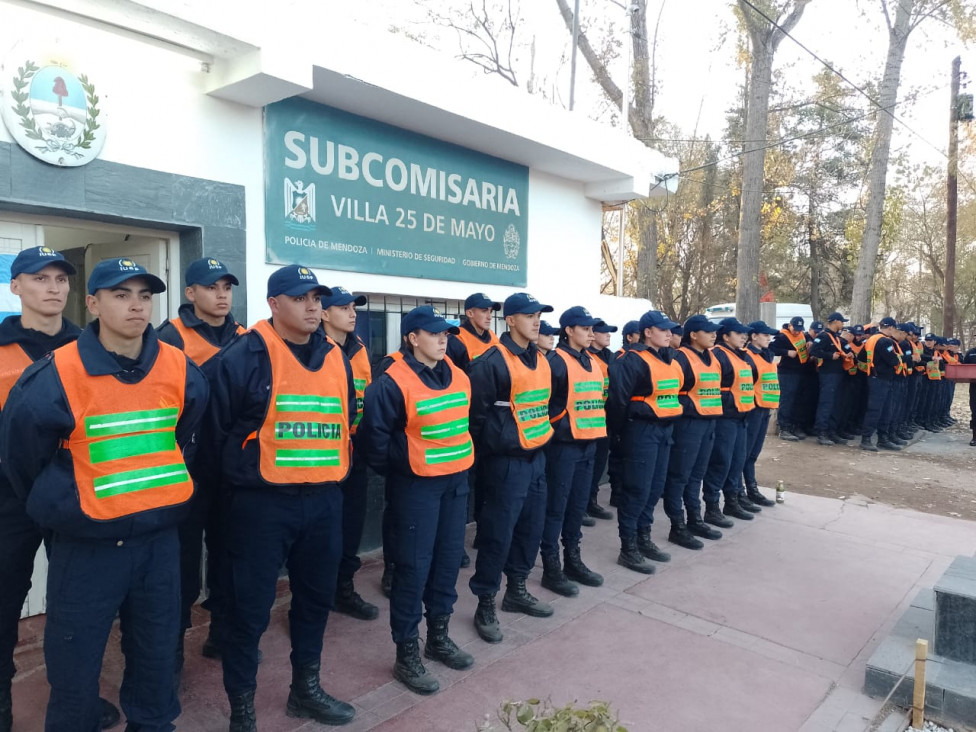 imagen Cadetes de FPB y Tecnicatura de Delegación Zona Sur prestaron servicio en actividades artísticas