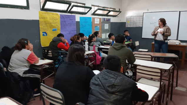 imagen La Delegación Zona Sur realizó una oferta universitaria abierta en la Escuela N° 4-195 El Molino