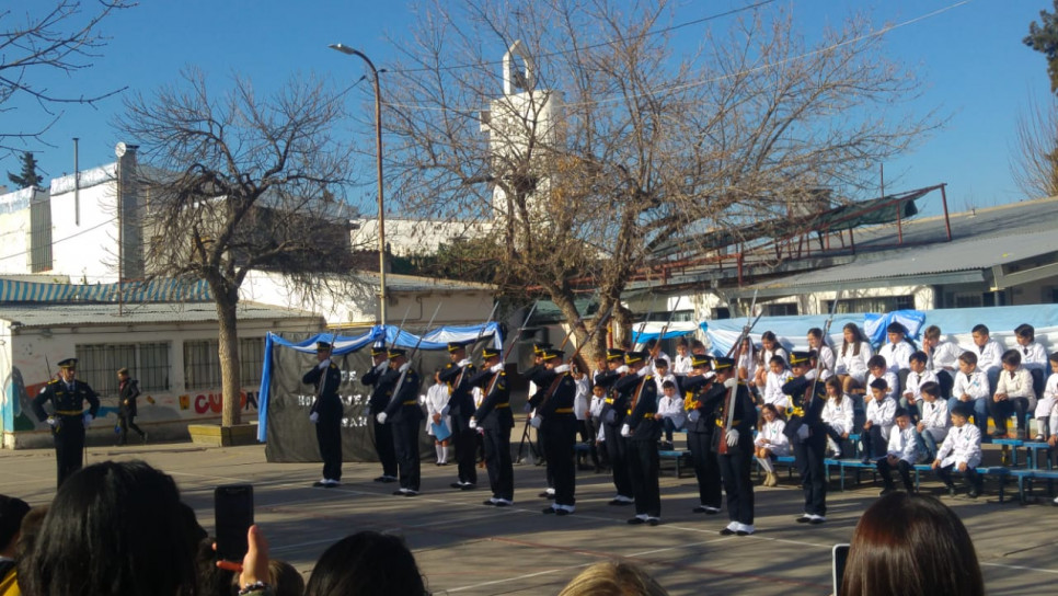 imagen Participación de fusileros Zona Sur conmemoración a San Martín en Escuela 1-329