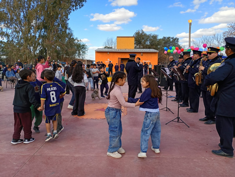imagen 12 Gran festejo solidario por el día de la Niñez en Escuela María Cali en Lavalle