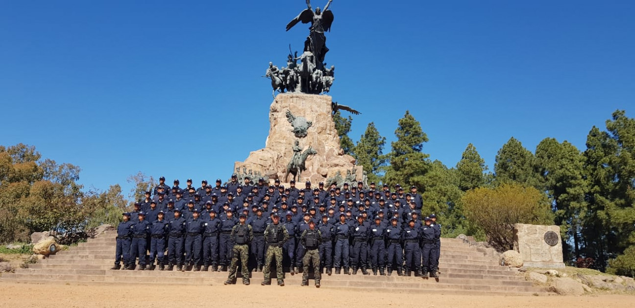 imagen Auxiliares marcharon al Cerro de la Gloria con pedido al General San Martín