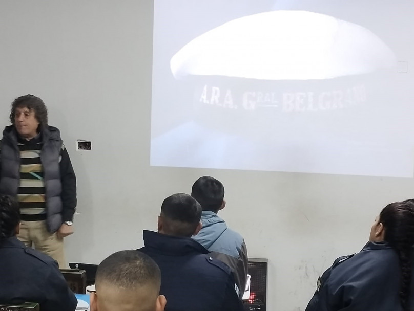 imagen 3 Alumnos de Tecnicatura de la Delegación Zona Sur recibieron una charla de un Veterano de guerra de la última tripulación del Crucero Gral. Belgrano