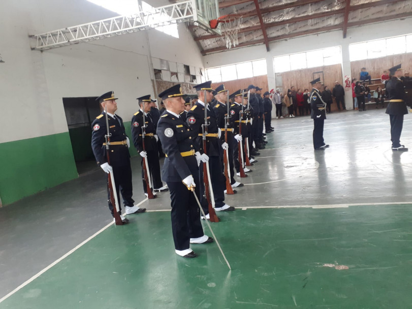 imagen 3 El juramento a la bandera fue declarado por los estudiantes de la Delegación General Alvear en Acto de aniversario de paso a la inmortalidad del Gral. Manuel Belgrano
