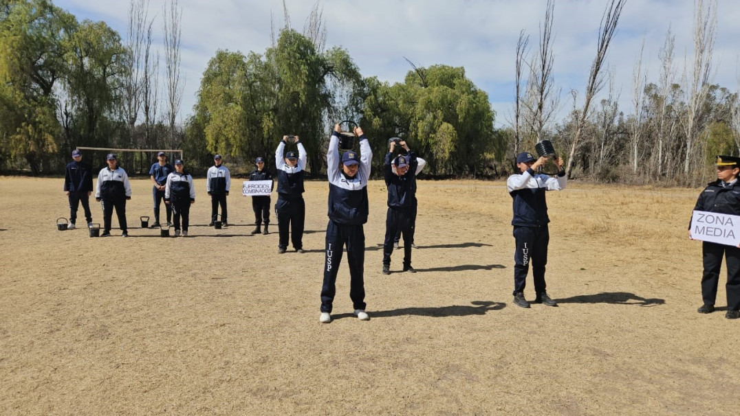 imagen 1 Alumnos de Tecnicatura de la Delegación Zona Este presentaron un proyecto que incluye pesas rusas o kettlebell para Educación Física Policial