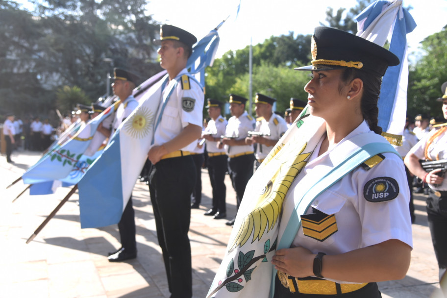 imagen 3 Imponente acto por el 27° aniversario del IUSP y el egreso de Técnicos Universitarios y Auxiliares