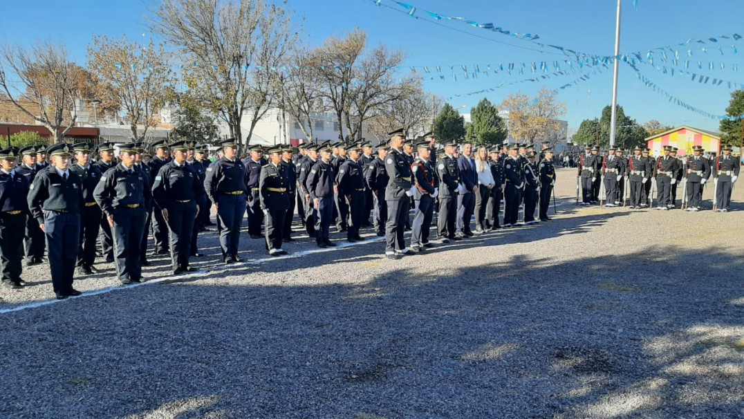 imagen 13 Los cadetes del IUSP juraron solemnemente a la bandera en toda la provincia