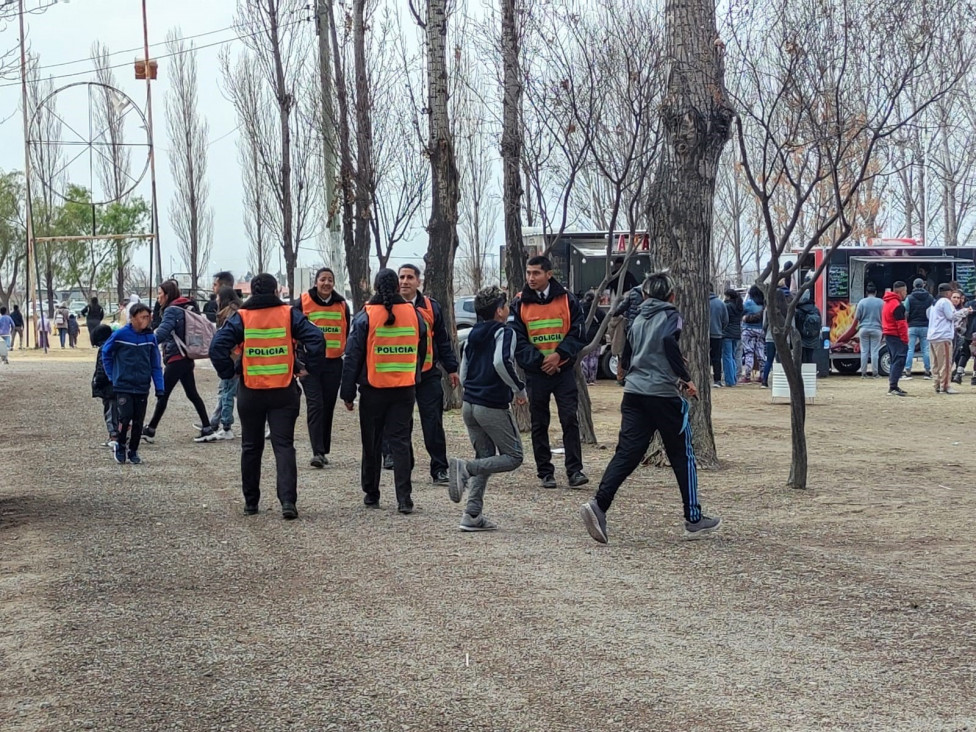 imagen Alumnos de Tecnicatura acompañaron el festejo del día de la niñez en la Zona Este