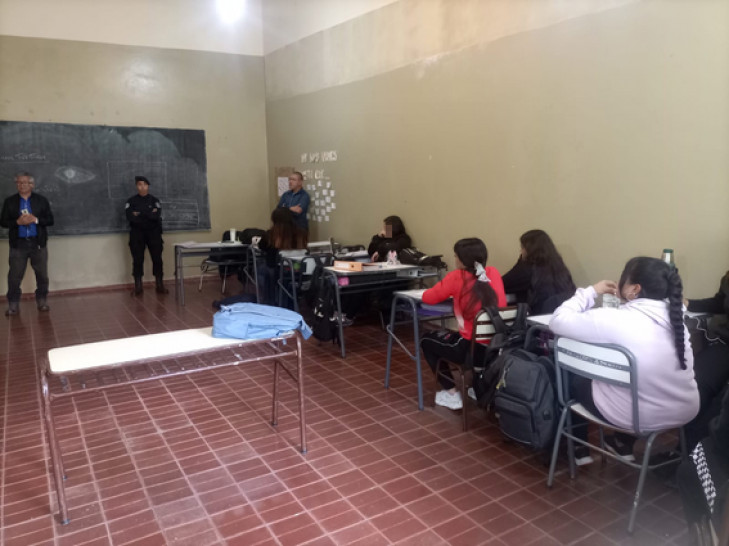 imagen En el marco de la oferta universitaria la Delegación San Rafael visitó las Escuelas "ANTONIO GARBÍN" y "VILLA 25 DE MAYO"