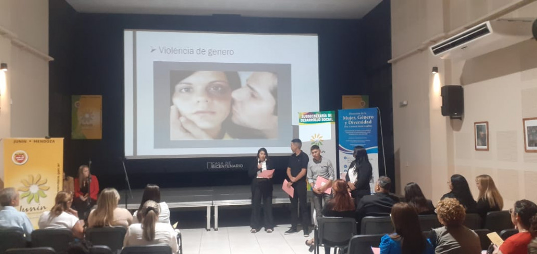 imagen 3 Presentación de Licenciatura para la asignatura Victimología y Prevención en Jornada sobre Violencia contra las Mujeres