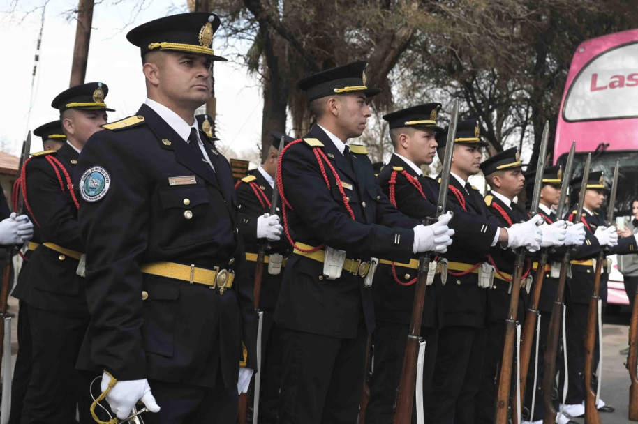 imagen 9 Los cadetes del IUSP desfilaron en los actos Patrios del 9 de Julio