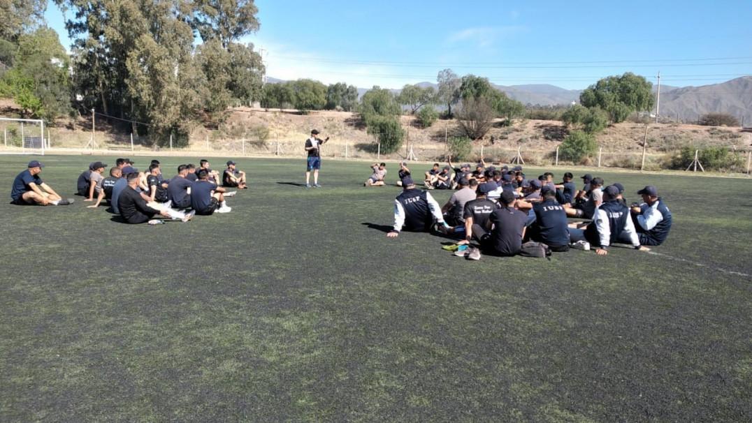 imagen 10 Encuentro de Camaradería de los 2dos años del IUSP de toda la Provincia en el predio deportivo de la UNCuyo