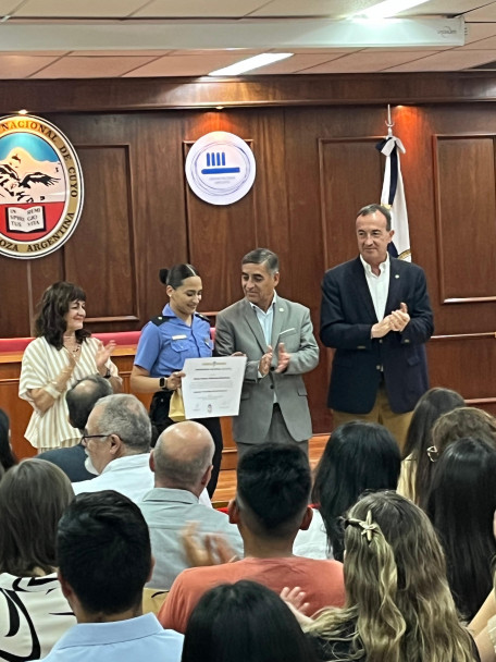imagen 1 Egresada de la Tecnicatura Universitaria en Seguridad Pública fue premiada por la UNCUYO