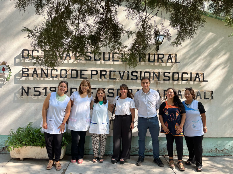 imagen 1 Con una exhibición de canes la Dirección de Capacitación hizo entrega de útiles escolares en una Escuela de Lavalle