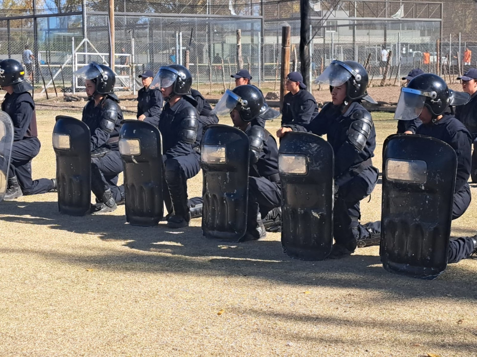 imagen Cadetes del Curso de FPB recibieron capacitación de la Unidad de Cuerpos Especiales