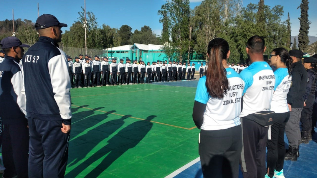 imagen 5 Encuentro de Camaradería de los 2dos años del IUSP de toda la Provincia en el predio deportivo de la UNCuyo