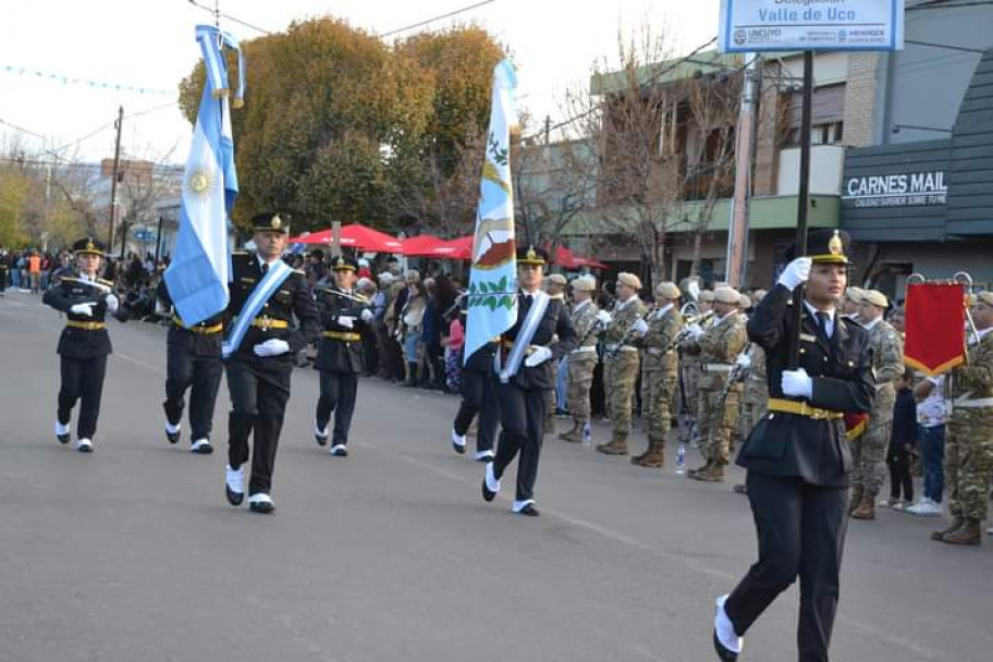 imagen 5 La Delegación Valle de Uco presente en desfiles cívico militares y policiales por aniversario de la Revolución de Mayo