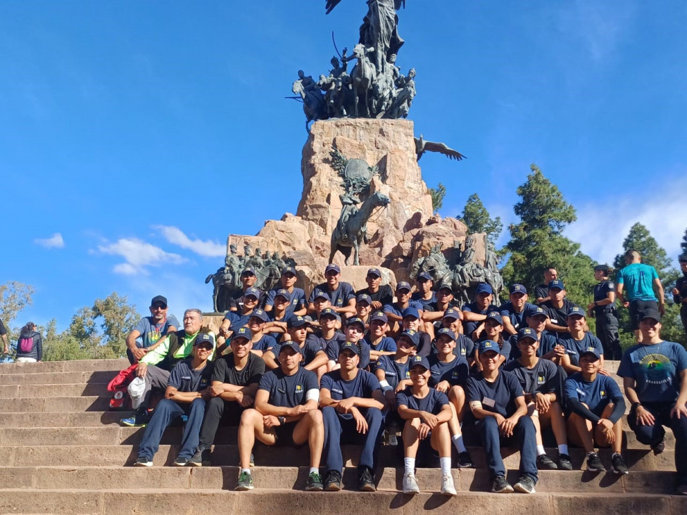 imagen Alumnos de primer año de Tecnicatura de la Sede Central del IUSP realizaron recorrido al Cerro de la Gloria