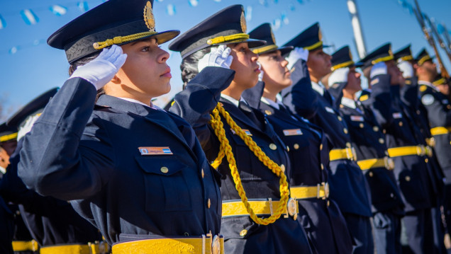 imagen Los cadetes del IUSP juraron solemnemente a la bandera en toda la provincia