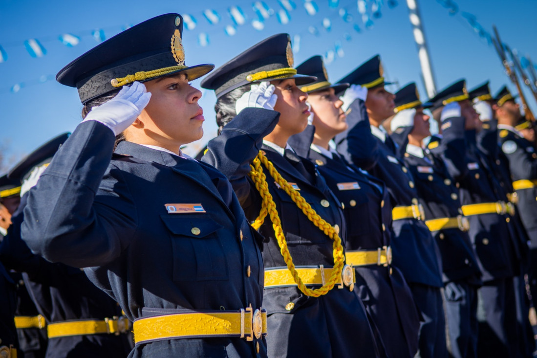 imagen Los cadetes del IUSP juraron solemnemente a la bandera en toda la provincia