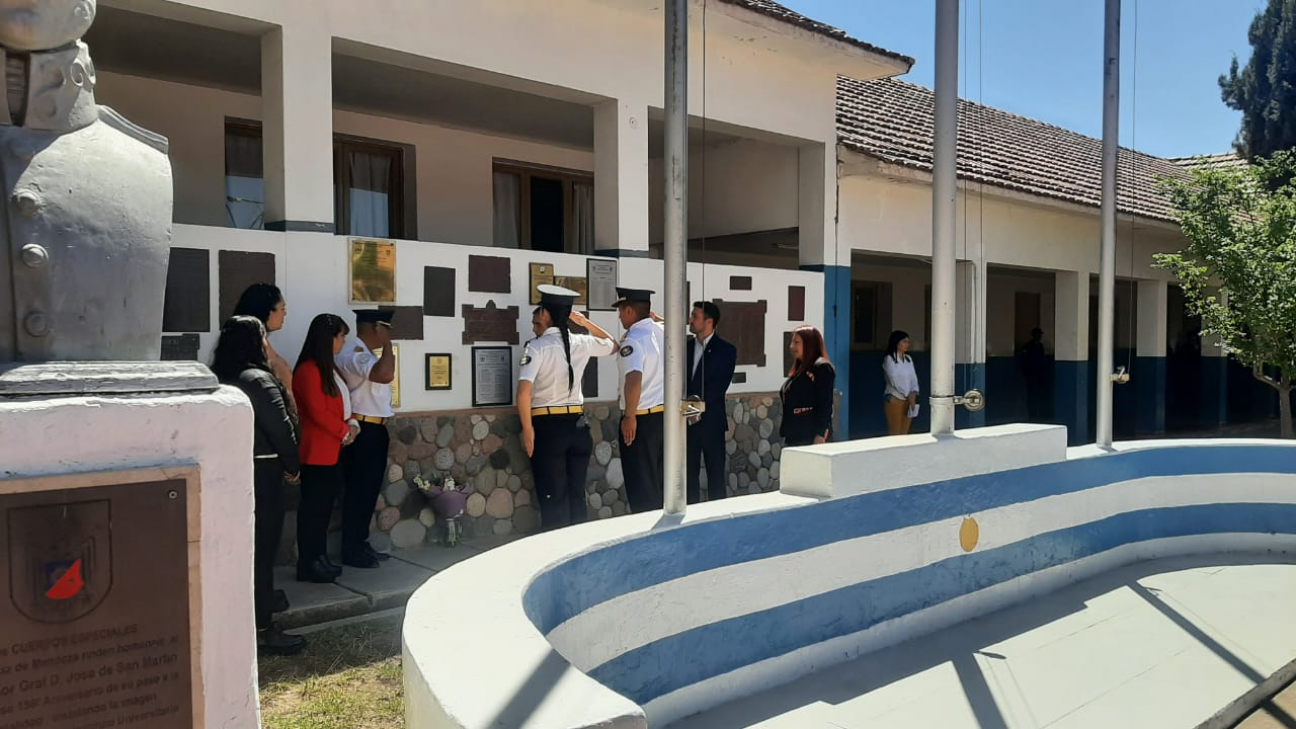 imagen Se realizó un homenaje a la Instructora Of. Insp. Isaura Romero
