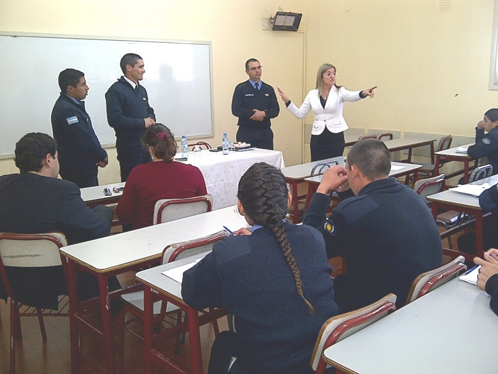 imagen Visita de la Dra. Claudia Ríos al I.U.S.P.